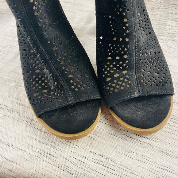 DV Dolce Vita Kassi Black Suede Slingback Laser Cut Open Toe Block Heel Sandals - Picture 4 of 10